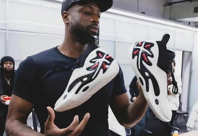 邵佳一谈成为国足主帅：正在家看电脑突然收到700多条信息（邵佳一回忆出任国足主帅：在家看电脑时瞬收700余条消息）