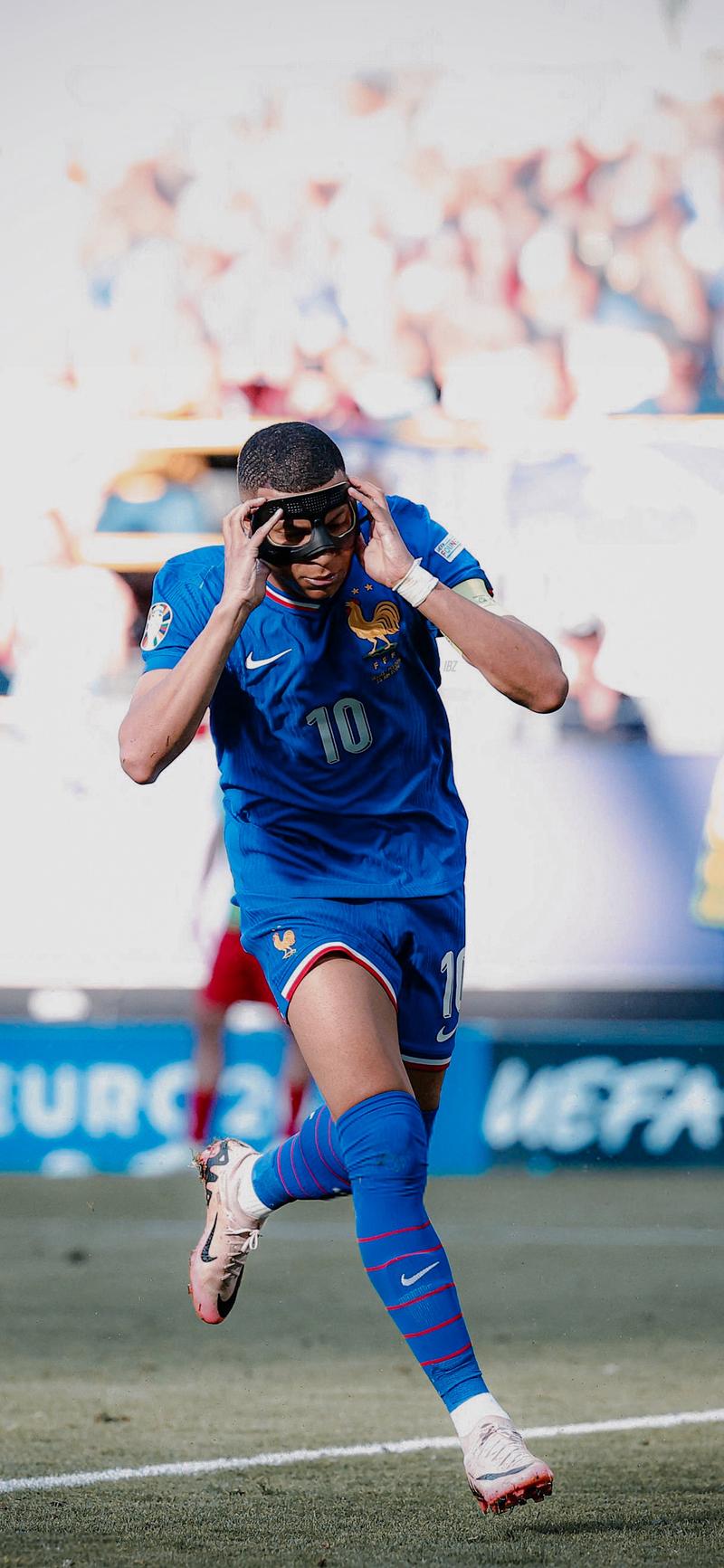 费内巴切门将利瓦科维奇自租借加盟赫罗纳以来，还没...（自租借加盟赫罗纳后，费内巴切门将利瓦科维奇至今仍未...）