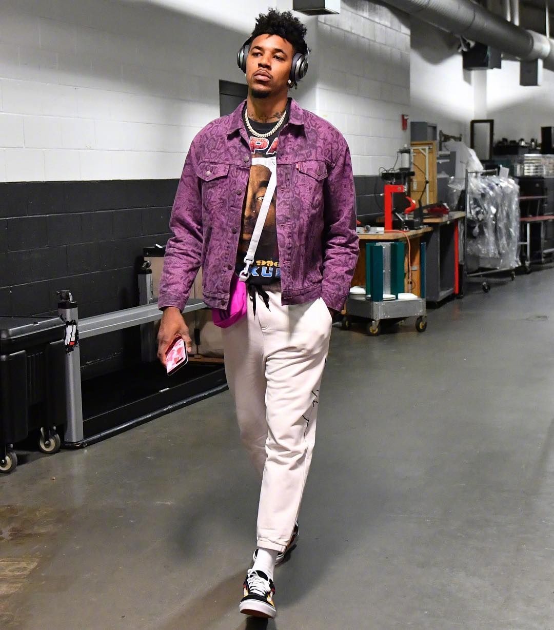 晚了一点点！麦科勒姆转身高难度三分命中 但超时无效（就差一瞬！麦科勒姆转身高难三分穿网，因超时不计）