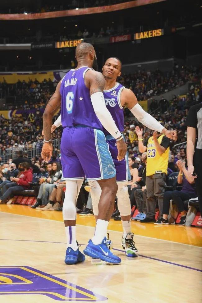 经纪人：若有球队有意圣地亚哥很正常，但他没离开米兰的想法（经纪人：球队追逐属正常，圣地亚哥无意离开米兰）