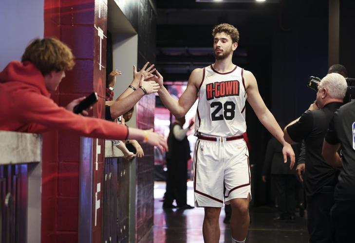 打进个人赛季德甲首球，丘库埃梅卡当选多特客战汉堡全场最佳（丘库埃梅卡收获赛季德甲首球，获评多特客场对阵汉堡全场最佳）