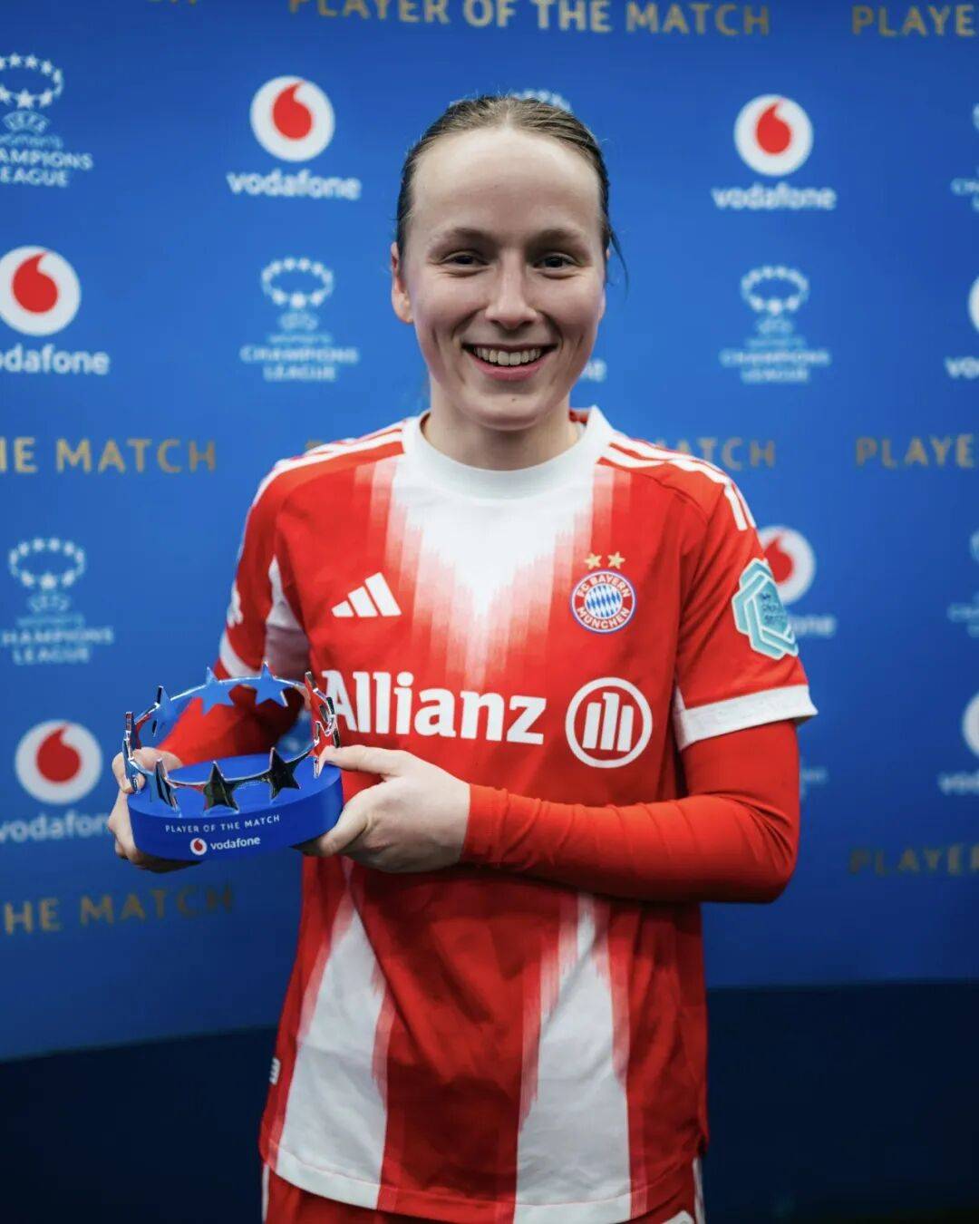 英媒：奥纳纳想回曼联夺回首发，如果不行可能去另一英超球队（英媒：奥纳纳盼回曼联重夺主力，若受阻或转投其他英超球队）