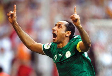 打磨投篮！湖人官推晒训练照 东契奇詹姆斯领衔（磨砺手感！湖人官推晒训照 詹姆斯与东契奇领衔）