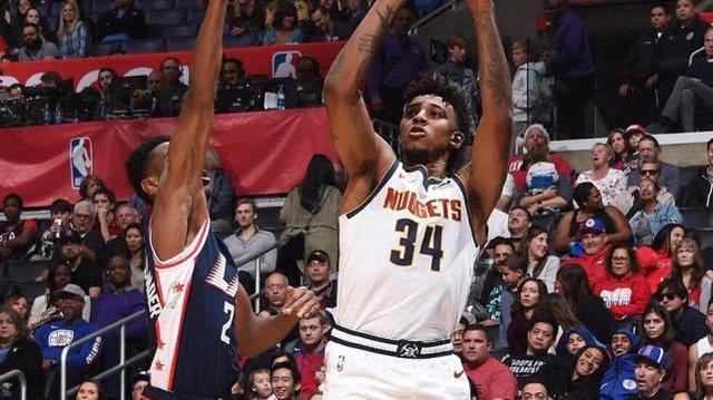 当年巴萨的训练课，疯狂过人进球的梅西！（巴萨旧日训练场，梅西连过数人疯狂破门）