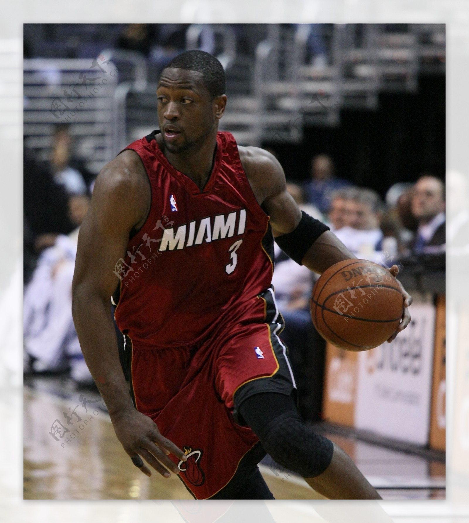 图赫尔谈C罗染红：希望我的球员们不要得红牌，这很重要（图赫尔评C罗红牌：希望队员避免被罚下，这非常关键）