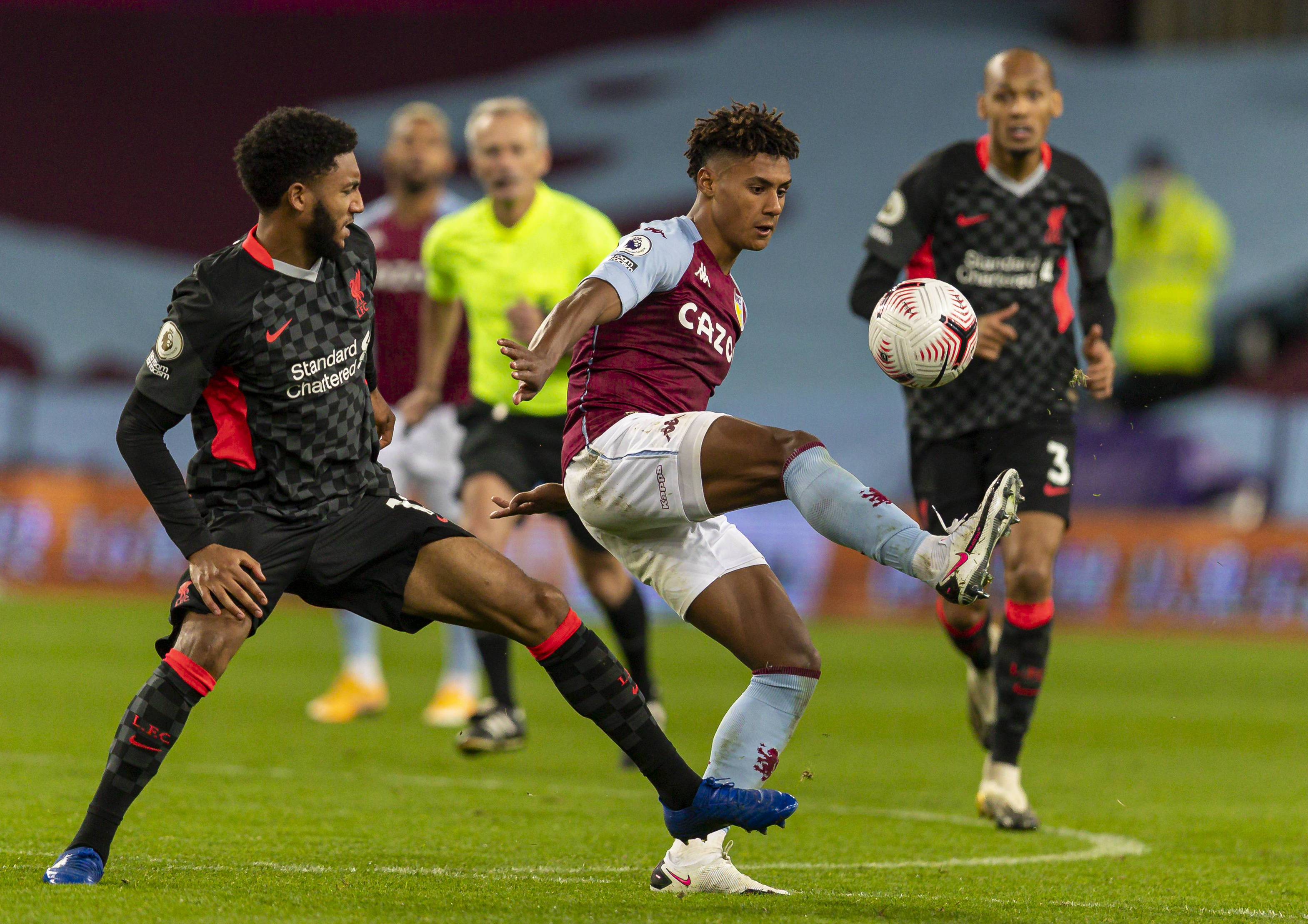 控球优势难转化为进球 敌队稳守反击（控球占优却难破门 对手扎实防守伺机反击）