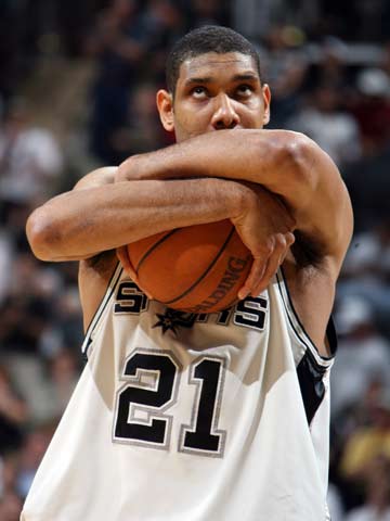 澳超战报：劳伦斯、潘宁顿建功，珀斯光荣2-1逆转喷气机（澳超赛况：劳伦斯、潘宁顿先后破门，珀斯光荣2-1逆转击败喷气机）