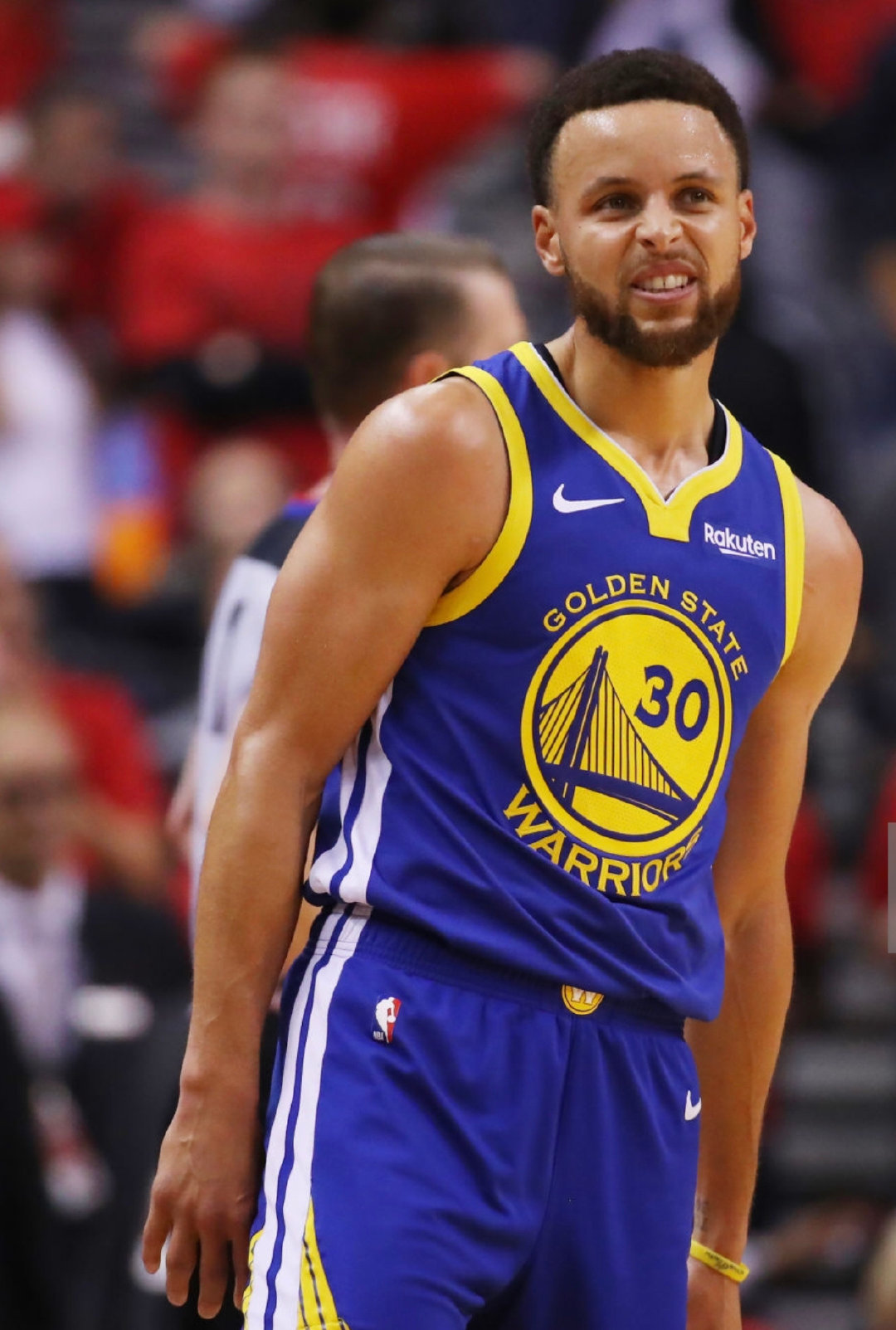 记者晒视频：钟义浩现场观看海牛比赛，海牛进球后他兴奋鼓掌（记者晒视频：钟义浩现场观战海牛，破门瞬间激动鼓掌）