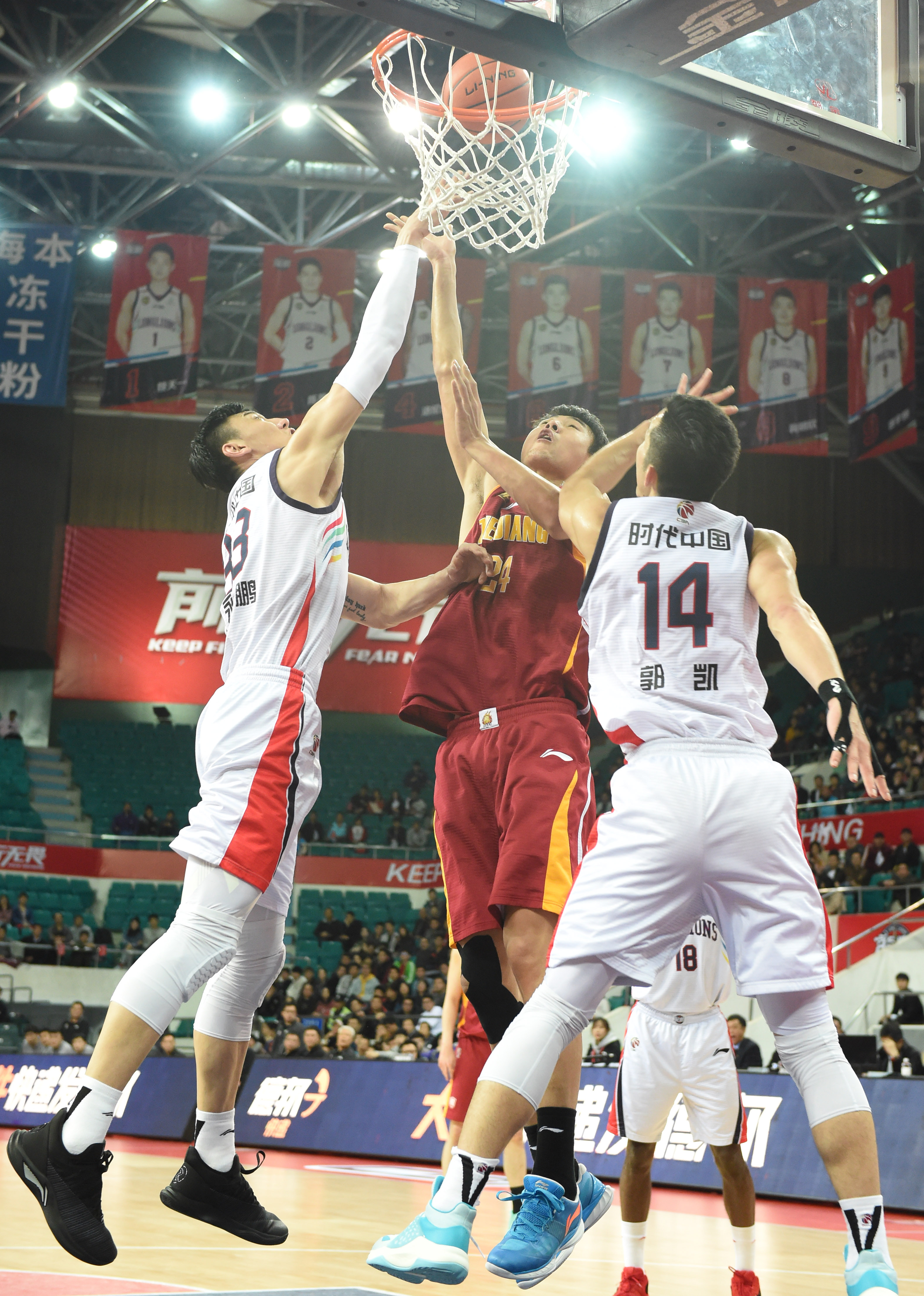 曼城德布劳内助攻斯特林得分（德布劳内妙传 斯特林为曼城破门）