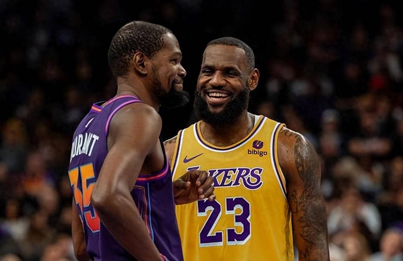 对球迷的嘘声竖大拇指，林德洛夫：如果他们生气，我表示道歉（面对嘘声竖拇指，林德洛夫：若让球迷生气，我表示歉意）