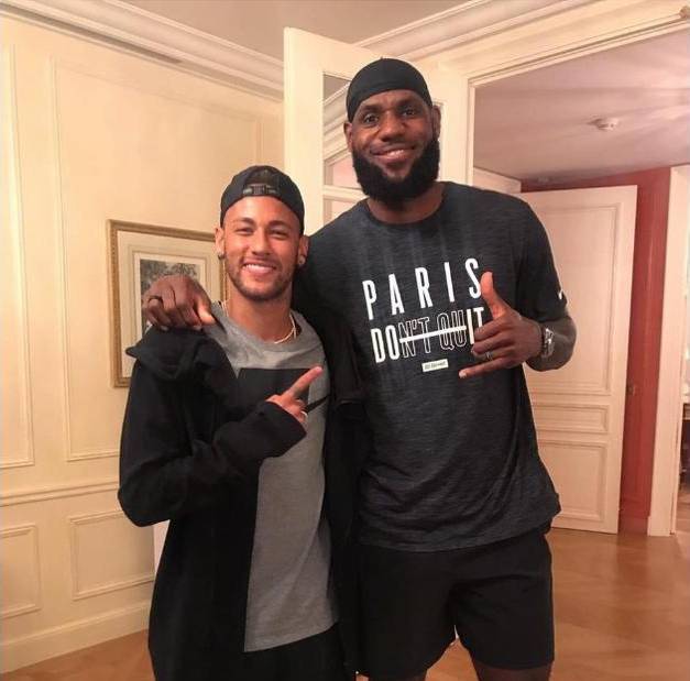 皇马vs塞维利亚首发：姆巴佩领衔，维尼修斯、罗德里戈先发（皇马战塞维利亚首发公布：姆巴佩领衔，维尼修斯、罗德里戈携手先发）