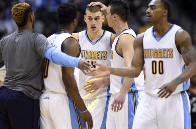 全能输出！威少半场7中3拿到9分9板6助1断（威少半场全能表现：7投3中贡献9分9板6助1断）