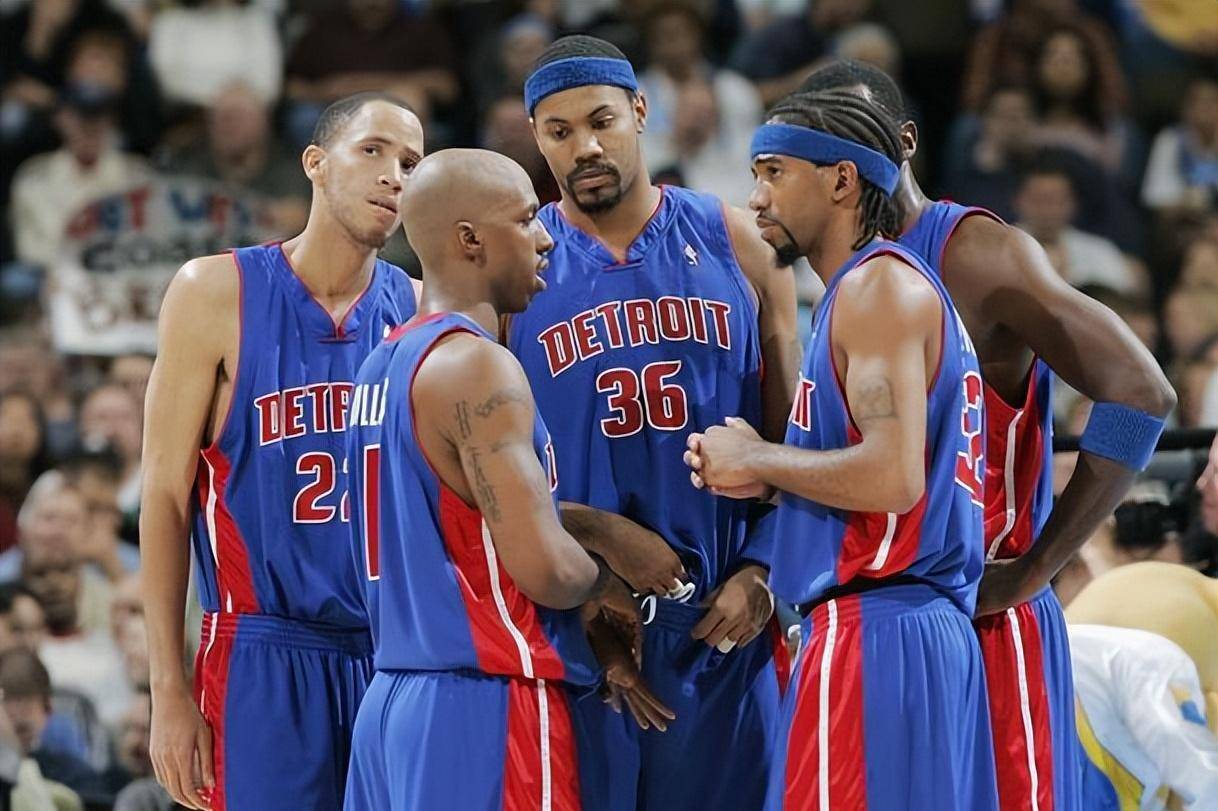 意媒：库普梅纳斯转型中卫表现亮眼，尤文中场补强成当务之急（意媒：库普梅纳斯改打中卫表现出众，尤中文场补强刻不容缓）