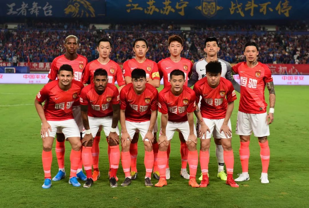 欧洲金靴最新排名：凯恩、哈兰德38分并列榜首，姆巴佩第二（欧洲金靴榜更新：哈兰德与凯恩同以38分领跑，姆巴佩位居次席）